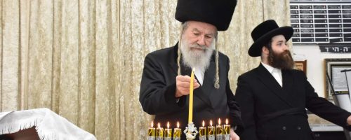 הדלקת נרות חנוכה אשלג. צילום יהודה פרקוביץ (10)