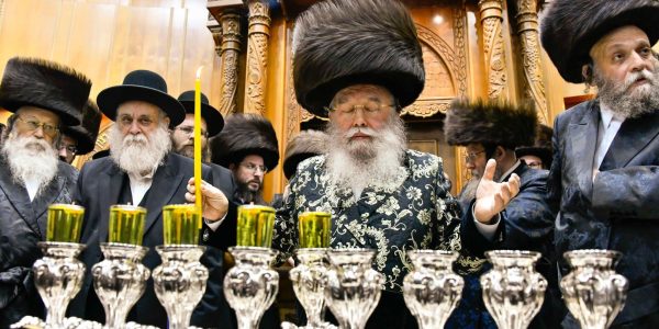 הדלקת נרות חנוכה במישקולץ. צילום שוקי לרר (17)