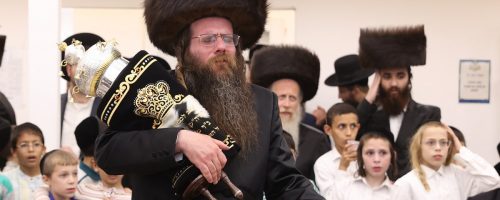 הכנסת-ספר-תורה-הרב-שוורץ.-צילום-יעקב-כהן-16