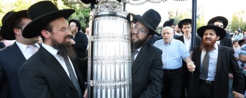 הכנסת ספר תורה הרב שילוני. צילום יעקב כהן (8)