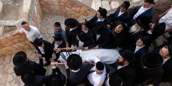 מסע הלוויית הק' ר' לוי יצחק פש הי''ד. צילום: חיים גולדברג/פלאש 90