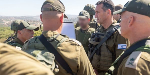 הרמטכ''ל הרצי הלוי בגבול הצפון. צילום - דו''צ.