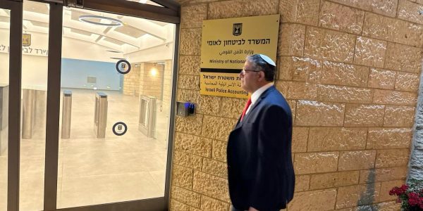 באדיבות המצלם