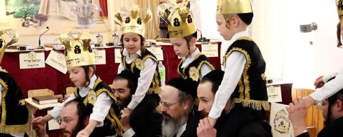 חומש סעודה דרכי אבות צאנז. צילום - שמואל שנקר (2)