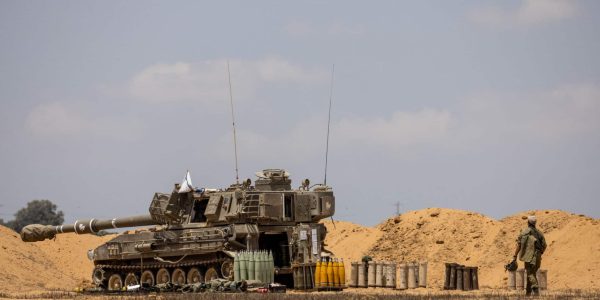 חיל התותחנים של צה"ל סמוך לגבול עזה// צילום יונתן סינדל/פלאש 90