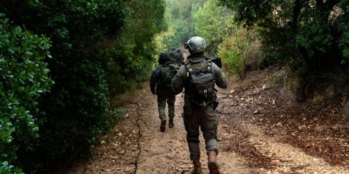 חרבות ברזל - חיצי הצפון - לוחמי סיירת גולני ויהל''ם פועלים על שפת הליטאני. צילום - דו''צ (7)