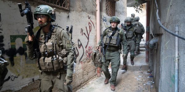 לוחמי צה''ל בפעילות במחנה נור א-שמס. צילום: דו''צ