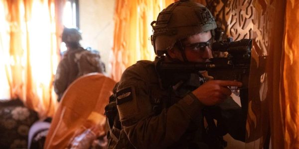 חרבות ברזל - לוחמי צה''ל בפעילות במחנה נור א-שמס. צילום דו''צ (4)