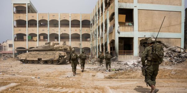 לוחמי צה''ל פועלים בבית החולים שיפא. צילום דו''צ (1)