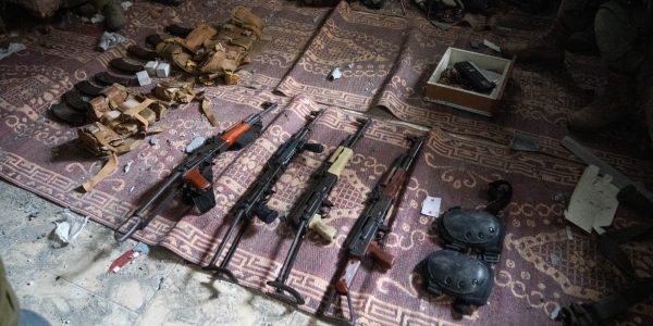 חרבות ברזל - נשקים שנתפסו בעזה. צילום דו''צ (3)