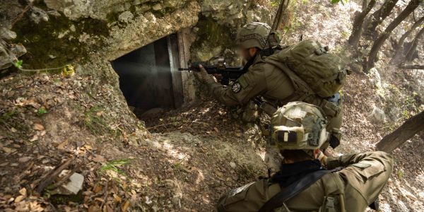 חרבות ברזל - צוות הקרב החטיבתי 769 בפעילות לאיתור אמל''ח בדרום לבנון. צילום - דו''צ (5)