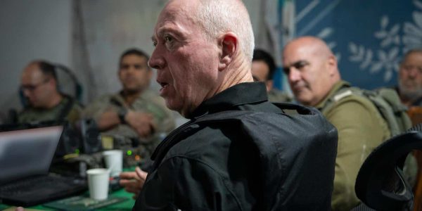 חרבות ברזל - שר הביטחון יואב גלנט ברפיח. צילום - אריאל חרמוני, משרד הביטחון