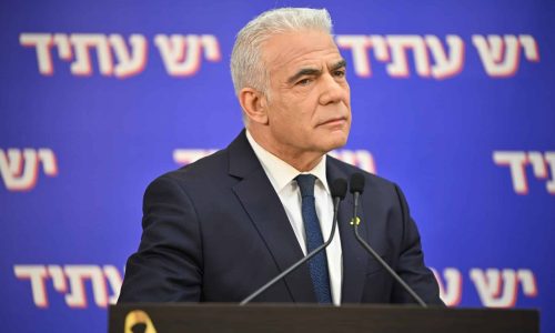 יאיר לפיד ונועם תיבון. צילום אלעד גוטמן (3)