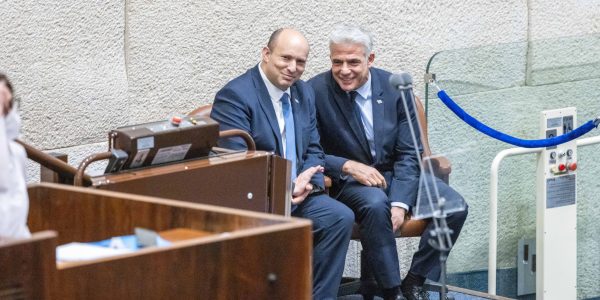 יאיר לפיד ונפתלי בנט. צילום: אוליבייה פיטוסי/פלאש 90