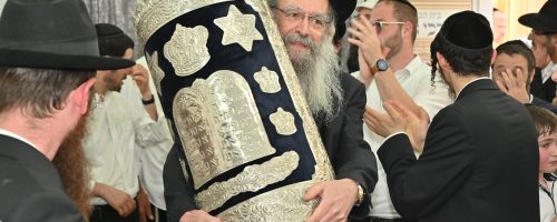 ילדי-צהר-הלב-בהכנסת-ספר-תורה.-צילום-גיל-גהוזי-1