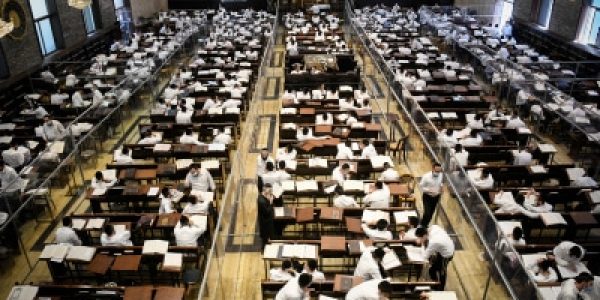 ישיבה אילוסטרציה צילום: פלאש 90