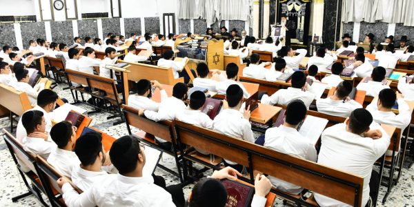 ישיבת נחלת דן. צילום שוקי לרר (5)