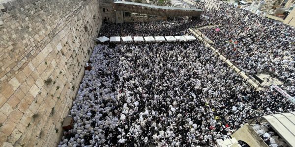מעמד ברכת הכהנים. צילום: הקרן למורשת הכותל המערבי