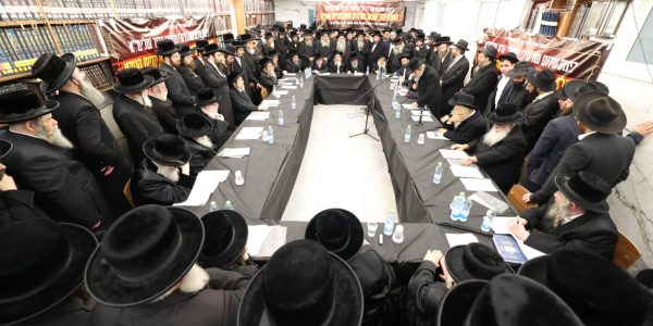 כינוס הרבנים נגד חוק הגיוס, בראשות הגאון רבי משה צדקה. צילום קובי הר צבי (48)