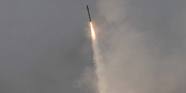 סוללת 'כיפת ברזל' מיירטת רקטות שנורו מרצועת עזה// צילום יונתן סינדל/פלאש 90