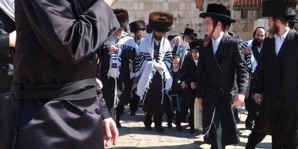 כ''ק מרן אדמו''ר שליט''א בכותל המערבי (1)