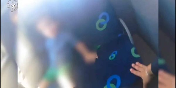 הפעוט שנשכח באוטובוס. צילומסך