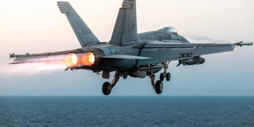 מטוסי קרב של צבא ארה''ב ממריאים לתקיפות בתימן נגד החות'ים. צילום - צבא ארה''ב (2)