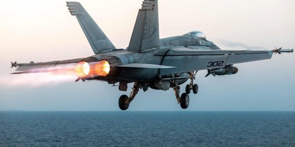 מטוסי קרב של צבא ארה''ב ממריאים לתקיפות בתימן נגד החות'ים. צילום - צבא ארה''ב (2)