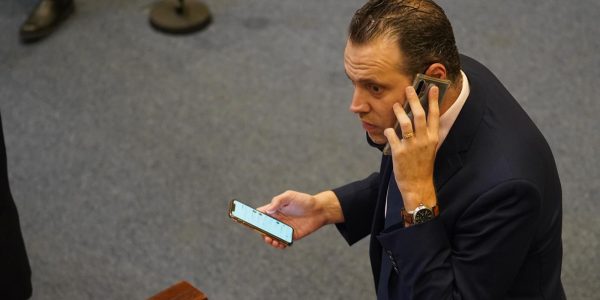 יו"ר הקואליציה מיקי זוהר מנסה לשלוט על המצב | צילום: דוברות הכנסת - שמוליק גרוסמן