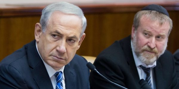 רוה"מ בנימין נתניהו והיועמ"ש לשעבר מנדלבליט. צילום: Yonatan Sindel/Flash90