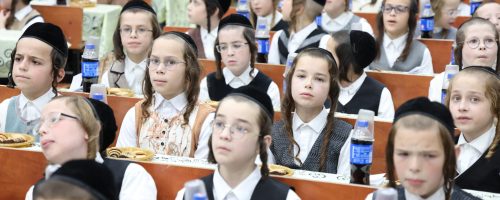 מעמד חלוקת תעודות בתלמוד תורה תורה ויראה. צילום שמאל דריי (10)