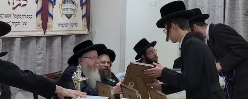 מעמד כבוד התורה. צילום מהנעשה והנשמע בחצהק קרעטשניף ק''ג (11)