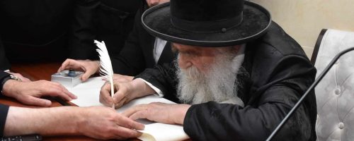 מעמד קביעת מזוזות להיכל התורה בית מרדכי אהרן מאקאווא. צילום יהודה פרקוביץ (28)