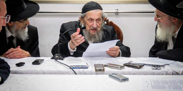 מרן ראש הישיבה הגר''ד לנדו בשיעור כללי לבחורי 'תורה בתפארתה'. באדיבות המצלם (8)