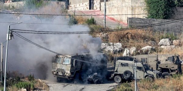 משוריינים של צה''ל מותקפים בג'נין. צילום רשתות חברתיות פלסטיניות