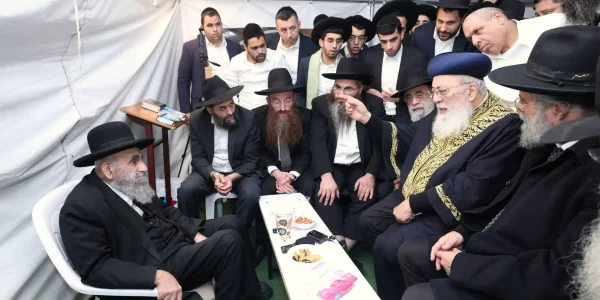 ניחום אבלים הרב משה צדקה. צילום דוד ארזני (64)
