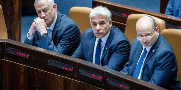 בנט לפיד וגנץ// צילום: יונתן זינדל/פלאש 90