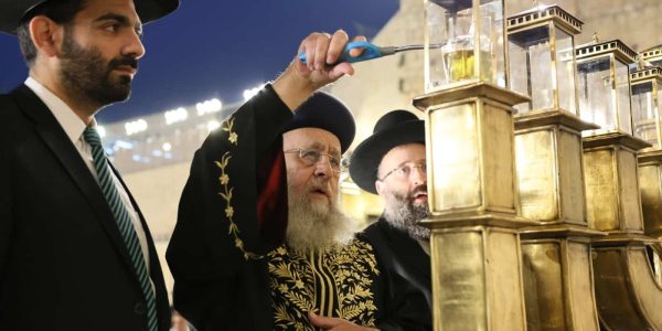 נר-ראשון-של-חנוכה-כותל-מערבי-תשפד-4