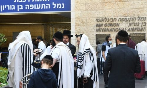 חרדים בנתב"ג /// צילום: יוסי זליגר/פלאש90