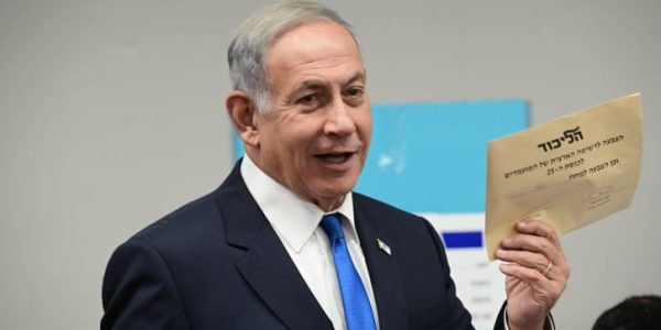 נתניהו מצביע בפריימריז לרשימת הליכוד. צילום: Neuberg/Flash90