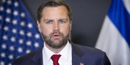 U.S. Vice President JD Vance delivers a statement to the media near Kiryat Gat, on October 21, 2025. Photo by Chaim Goldberg/Flash90. *** Local Caption *** ישראל
מסיבת עיתונאים
ארצות הברית
ביקור
עזה
מלחמה
הפסקת אש
סגן נשיא ארה"ב
 ג'יי די ואנס