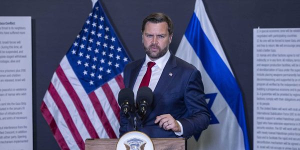 U.S. Vice President JD Vance delivers a statement to the media alongside U.S. Middle East Envoy Steve Witkoff and Jared Kushner, near Kiryat Gat, on October 21, 2025. Photo by Chaim Goldberg/Flash90

 *** Local Caption *** ישראל
מסיבת עיתונאים
ארצות הברית
ביקור
עזה
מלחמה
הפסקת אש
סגן נשיא ארה"ב
 ג'יי די ואנס
ג'ארד קושנר
סטיב ויטקוף