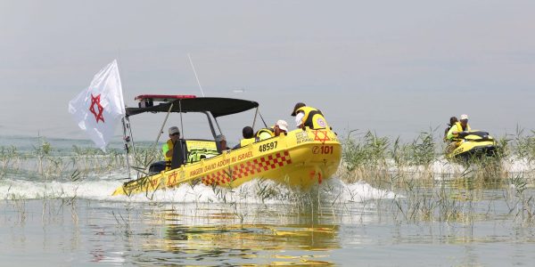 סירת חילוץ של מגן דוד אדום. צילום: דוברות מד"א