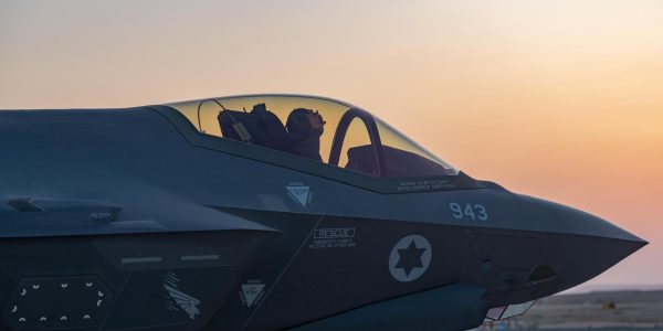 עם כלביא. מטוסי הקרב של חיל האוויר בדרכם לפעילות באיראן. צילום - דו''צ (2)