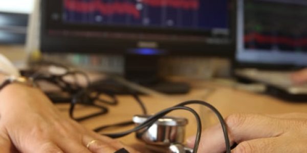 אדם נבדק במכונת פוליגרף /// צילום: Yossi Zamir/Flash 90