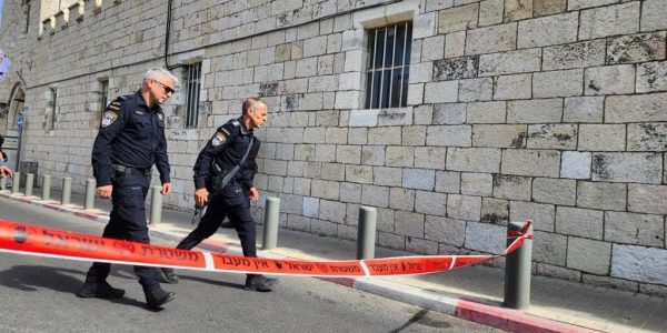 פיגוע דקירה ברחוב שבטי ישראל בירושלים, במהלך חרבות ברזל. צילום דוברות המשטרה (6)