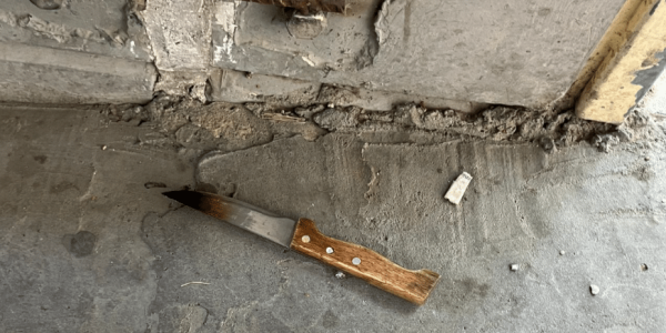 הסכין שנתפסה. צילום: דוברות המשטרה.