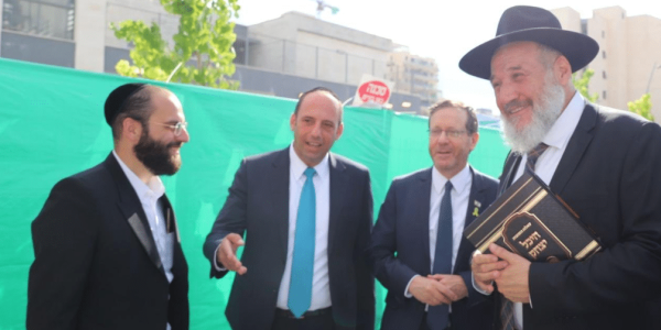 נשיא המדינה יצחק הרצוג פותח בבית שמש את שנת הלימודים