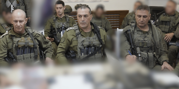 הרמטכ"ל זמיר בפאתי בינת ג'ביל שבדרום לבנון.