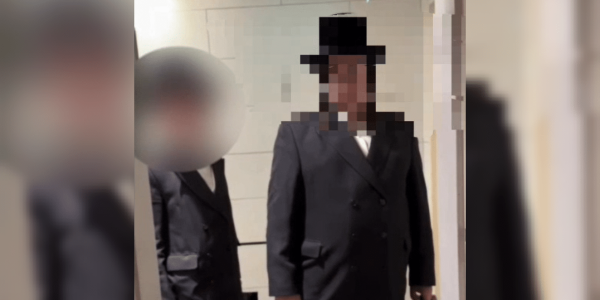 בחורי הישיבות שתועדו בסרטון המשפיל. צילומסך